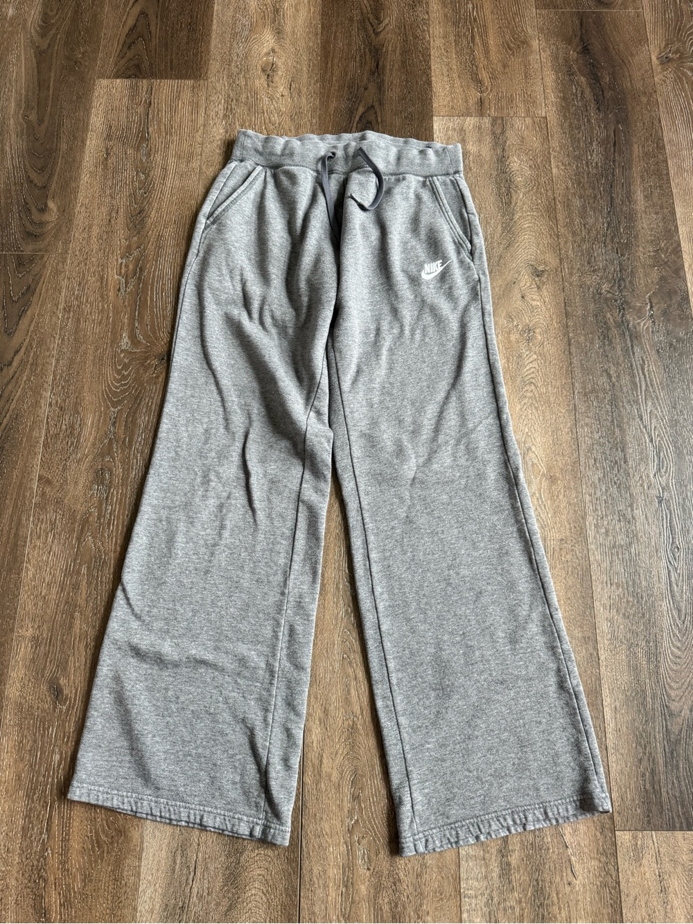Nike Women’s Gray Wide-Leg Sweatpants with Drawstring Size Small